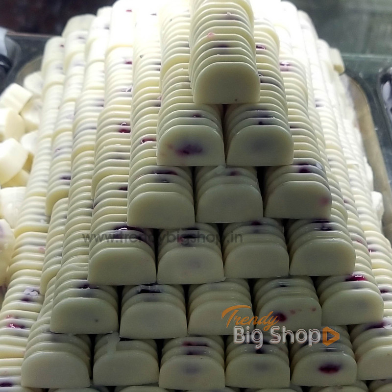 White Strawberry Filling Homemade Chocolate, 500gm - Fresh Choco in online Kodaikanal